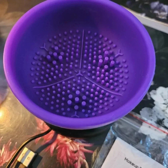 Makeup Brush Cleaner  USB - Picture 5 of 11